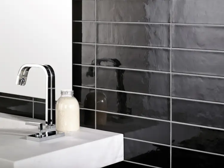 L'Antic Colonial Mediterranea Calpe Black 8x30 — ambient
