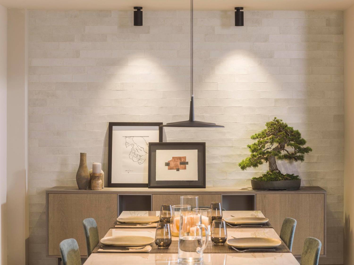 L'Antic Colonial Parma Limestone 8x30 — ambient