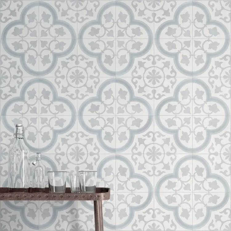 Harmony Havana Silver Ornate 22,3x22,3 mat — aranżacja