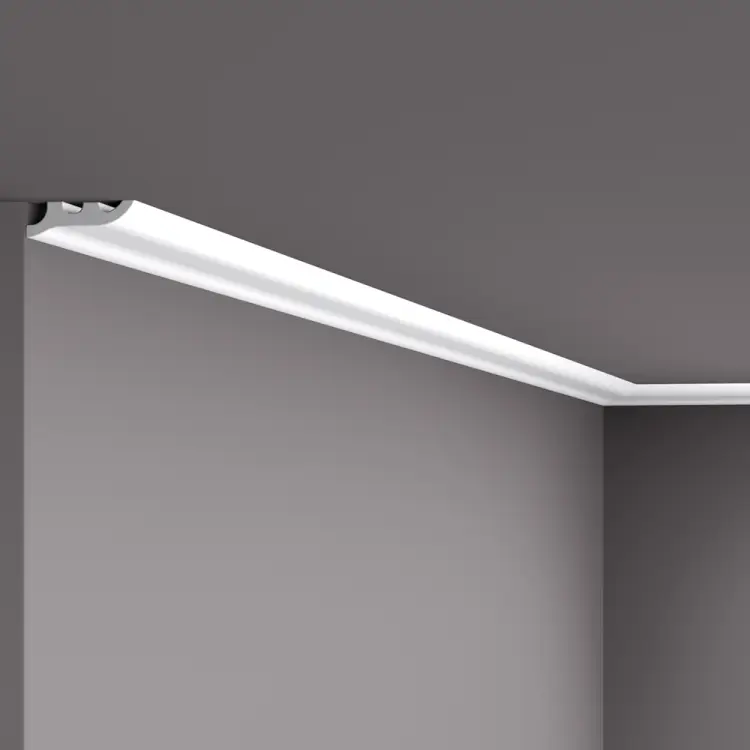 Niska listwa przypodłogowa zastosowana na suficie NMC FL3 WALLSTYL 5,5 × 1,7 × 200 cm