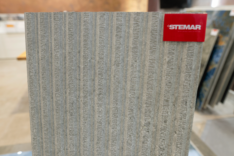 Porcelanosa Mombasa Prada Acero 45x120 (1).png