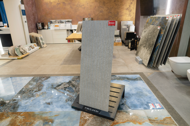 Porcelanosa Mombasa Prada Acero 45x120 (4).png