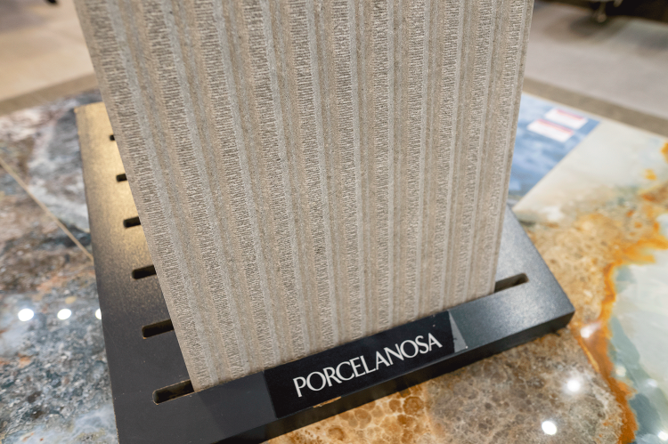 Porcelanosa Mombasa Prada Acero 45x120 (14).png