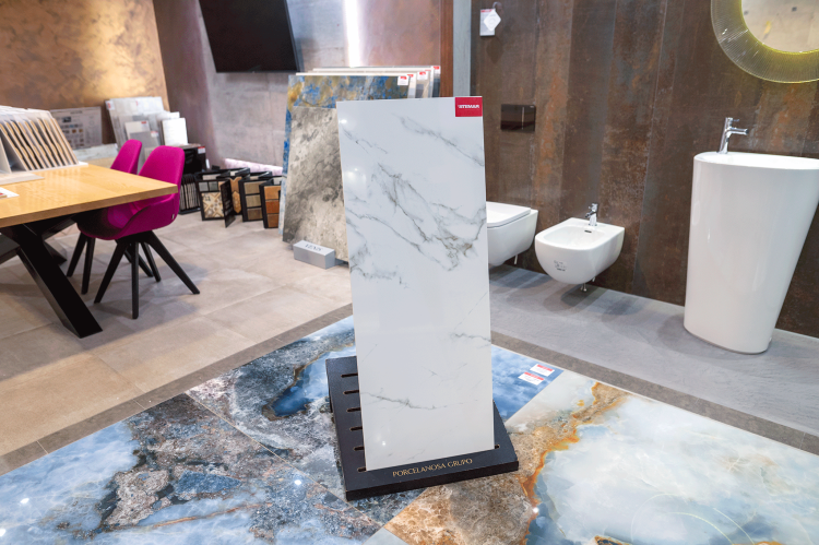 Porcelanosa Marmol Carrara Blanco XL 45x120 stemar (3).png