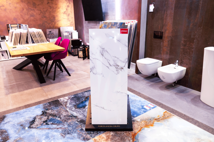 Porcelanosa Marmol Carrara Blanco XL 45x120 stemar (4).png