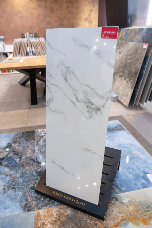 Porcelanosa Marmol Carrara Blanco XL 45x120 stemar (7).png