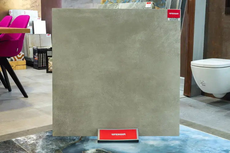 PAMESA-ceramica-Essentiale-Essen-Tortora-90x90-stemar (2).webp