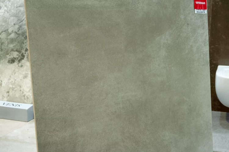 PAMESA-ceramica-Essentiale-Essen-Tortora-90x90-stemar (6).webp