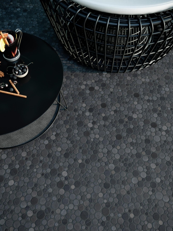 L’Antic Colonial Paradise Round Stone Negro 31,5x31,5 stemar 2.jpg
