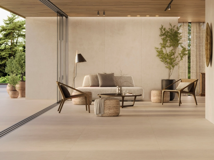 Porcelanosa Bottega Caliza Nature 120×270 cm — wielkoformatowa płyta ścienna w jasnej tonacji Caliza, mat (Nature), wizualizacja.