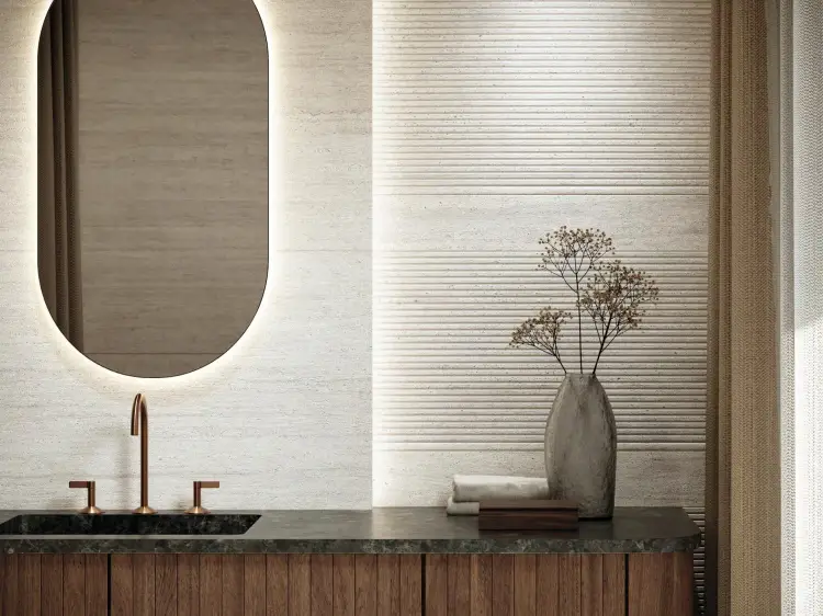 Porcelanosa CANAL TARANTO BIANCO 59,6×150 cm – płytka ścienna strukturalna w odcieniu bieli, wizualizacja.