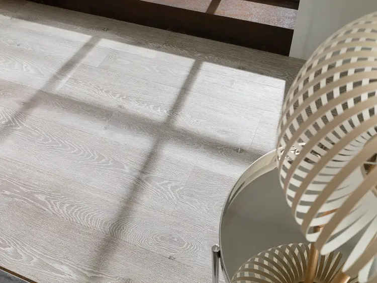 Porcelanosa CHESTER ACERO 22×90 cm – gres drewnopodobny matowy w odcieniu szarego drewna, wizualizacja.
