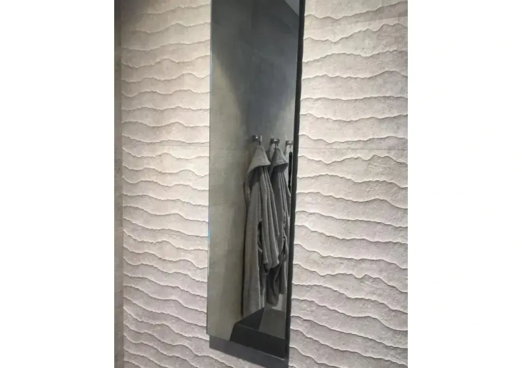 PORCELANOSA CONTOUR WHITE 33,3×100 cm – płytka ścienna w odcieniu bieli, wizualizacja.