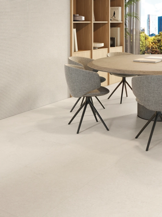 PORCELANOSA DECO LAMU 33,3×100 cm – płytka ścienna w odcieniu jasnego beżu (naturalny, tekstylny efekt) wizualizacja.