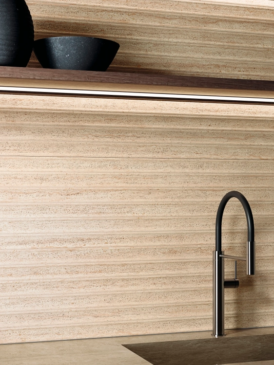 PORCELANOSA DECO TARANTO MARFIL 59,6×150 cm – płytka ścienna w odcieniu kremowego beżu (marfil)  wizualizacja.