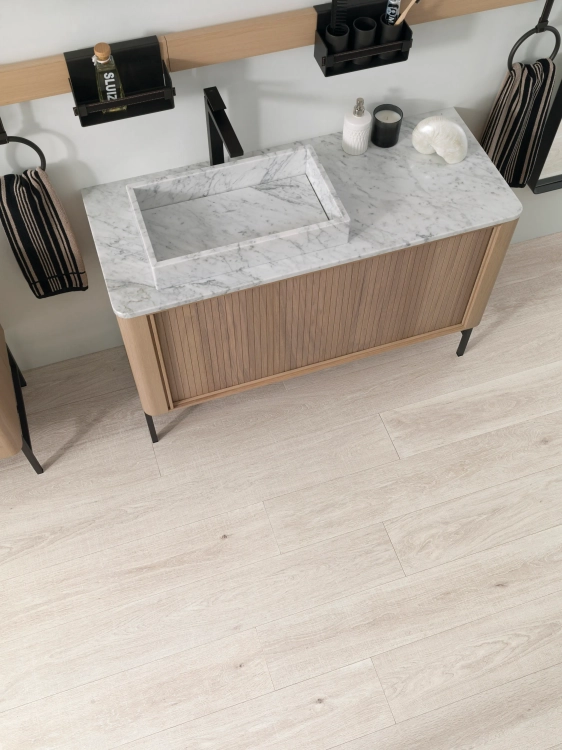 PORCELANOSA DEVON BONE 29,4×180 cm – gres podłogowy w odcieniu jasnego beżu (bone) wizualizacja