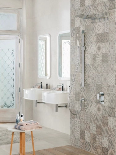 PORCELANOSA DOVER CALIZA 33,3×100 cm – jasny odcień caliza, płytka ścienna, wizualizacja.