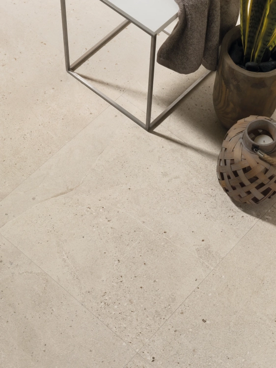 PORCELANOSA DURANGO BONE L 80×80 cm – płytka podłogowa w odcieniu kości słoniowej, wizualizacja.